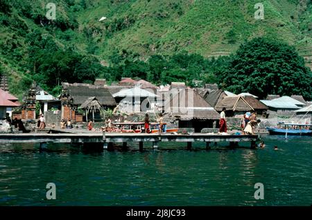 Village de Trunyan sur le lac Batur à Bali 1984 Banque D'Images