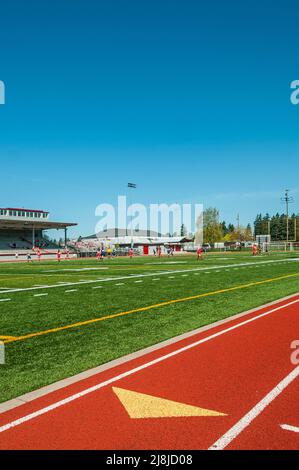 Filles Soccer sur le circuit et terrain de football de l'école secondaire David Douglas à Portland, Oregon. Banque D'Images