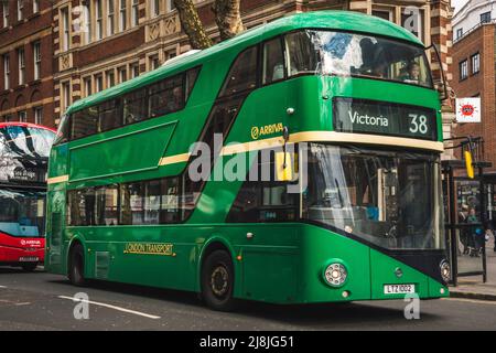 Véhicule Nouveau Routemaster qui composent les transports en commun de Londres. Banque D'Images