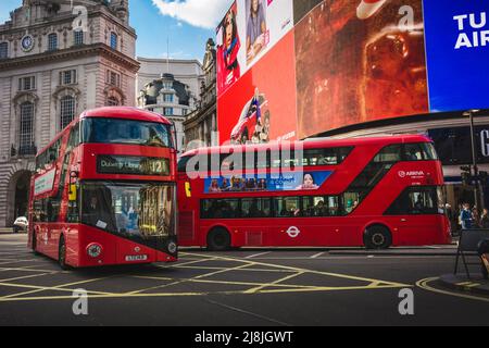 Véhicule Nouveau Routemaster qui composent les transports en commun de Londres. Banque D'Images