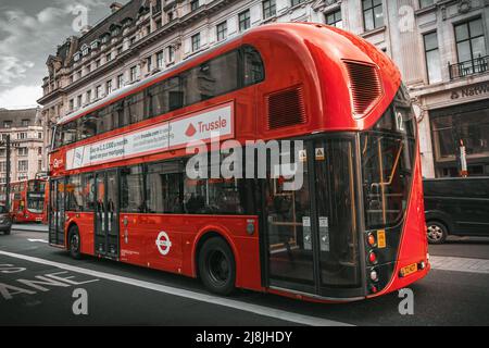 Véhicule Nouveau Routemaster qui composent les transports en commun de Londres. Banque D'Images