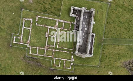 Photo aérienne des ruines de l'abbaye de Rathfran dans le comté de Mayo, Irlande Banque D'Images