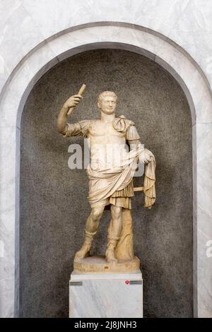 Statue de l'empereur Domitien dans le Musée Chiaramonti au Vatican Rome Italie Banque D'Images