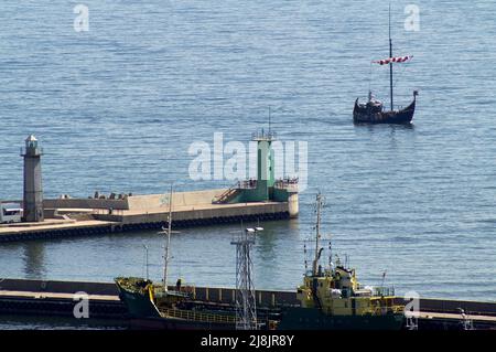 Władysławowo, Pomorze Gdańskie, Pologne, Polen, Polska; entrée au port; Eingang zum Hafen; Falochron; 防波堤, 港口入口; כניסה לנמל, שובר גלים Banque D'Images