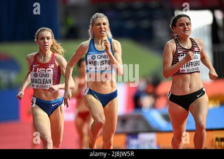 Sara Kuivisto, Lucia Stafford participant aux Championnats du monde en salle de Belgrade 2022 dans les 1500 mètres. Banque D'Images