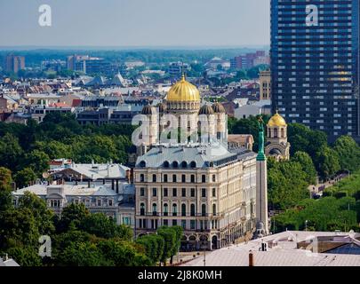 Vue vers la Nativité du Christ Cathédrale orthodoxe, Riga, Lettonie Banque D'Images