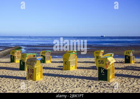 Chaises de plage vides à Doese, Allemagne, Basse-Saxe, Cuxhaven Banque D'Images