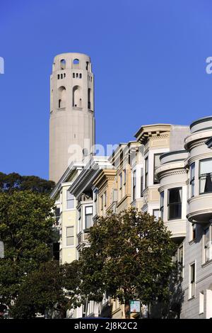 Coit Tower et maisons de style victorien à San Francisco, Kalifonien Banque D'Images