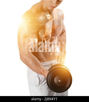 Double exposition de jeune homme musclé avec haltères et entraînement de type sportif en salle de gym sur fond blanc Banque D'Images