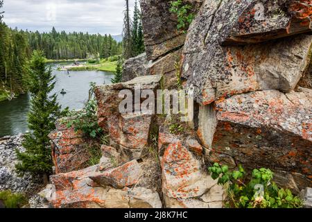 Pêche sous le barrage Island Park dans Box Canyon de Henry's Fork de la rivière Snake, Island Park, Fremont County, Idaho, États-Unis Banque D'Images