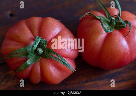 Gros plan de tomates au corbilé de bœuf fraîches et biologiques Banque D'Images