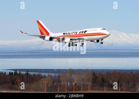 Kalitta Air Cargo Boeing 747 atterrissage en avion de fret. Grand avion cargo 747-400F. Avion 747F arrivée à l'aéroport d'Anchorage en Alaska, États-Unis. Banque D'Images