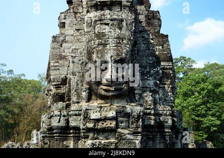 Cambodge. Angkor Wat. Ruines du temple de Bayon à Angkor Thom. Visages de pierre de Bouddha. Sourire Bouddha visage Banque D'Images