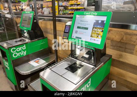 Supermarché Woolworths à Sydney, en Australie, avec libre-service ou caisse libre-service pour le paiement des cartes uniquement Banque D'Images