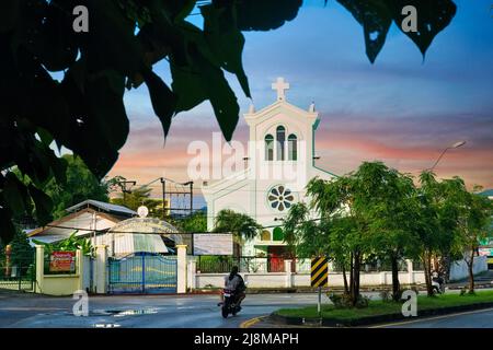 L'église catholique Assomption à soi Talingchan (soi Taling Chan), ville de Phuket, Thaïlande, qui accueille la minorité catholique de l'île Banque D'Images