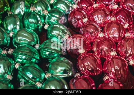 Un tas de boules de Noël en verre décorations Banque D'Images