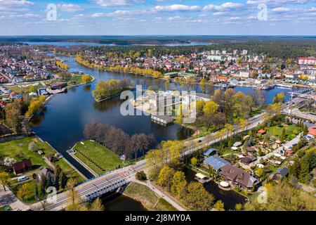 Ville d'Augustow par la rivière Netta et le paysage aérien du lac de Necko Banque D'Images