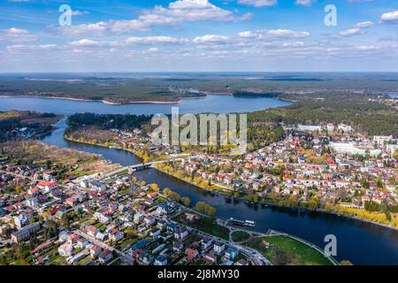 Ville d'Augustow par la rivière Netta et le paysage aérien du lac de Necko Banque D'Images