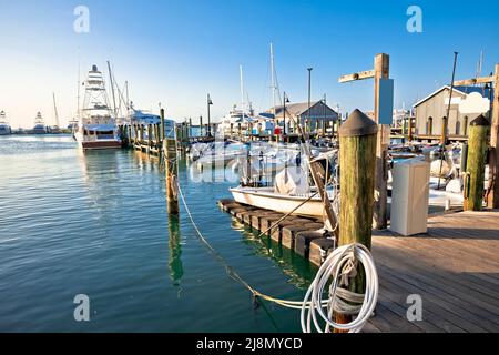 Promenade en bord de mer et dans le port de Key West. Célèbre site touristique de Florida Keys, États-Unis Banque D'Images