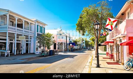 Key West célèbre Duval Street vue panoramique, sud Florida Keys, États-Unis d'Amérique Banque D'Images