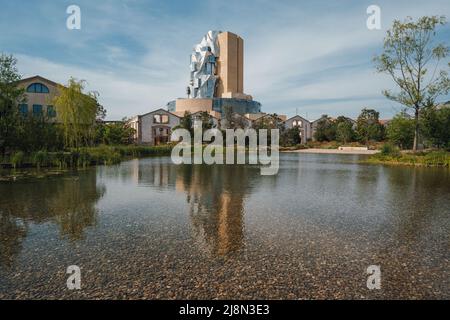 Bâtiment moderne, la Tour à Arles, France Banque D'Images