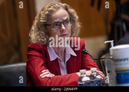 Washington, États-Unis. 17th mai 2022. La directrice de l'Institut national de lutte contre l'abus des drogues, Nora Volkow, témoigne au cours du sous-comité des crédits du Sénat sur le travail, la santé et les services à la personne, et l'éducation, Et d'autres organismes connexes audition pour examiner les prévisions budgétaires proposées pour l'exercice 2023 pour les National Institutes of Health à Capitol Hill, Washington, DC, le 17 mai 2022. Photo de piscine par Shawn Thew/UPI crédit: UPI/Alay Live News Banque D'Images