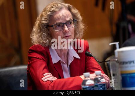 La directrice de l'Institut national de lutte contre l'abus des drogues, Nora Volkow, témoigne au cours du sous-comité des crédits du Sénat sur le travail, la santé et les services à la personne, et l'éducation, Et des organismes connexes audition pour examiner les prévisions budgétaires proposées pour l'exercice 2023 pour les National Institutes of Health à Capitol Hill à Washington, DC, USA 17 mai 2022. Photo de Shawn thew/Pool/ABACAPRESS.COM Banque D'Images