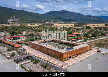 Vue sur les drones du complexe ethnographique Damascena situé dans le village de Skobelevo dans la vallée de la Rose, Bulgarie Banque D'Images