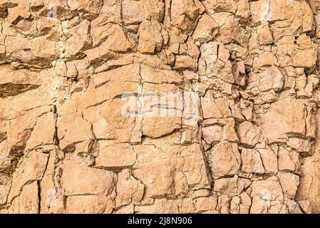 Fond de mur de terre craqué de montagne. Texture, nature Banque D'Images