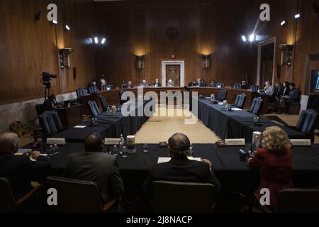 Washington, États-Unis. 17th mai 2022. Une audience du sous-comité des crédits du Sénat sur le travail, la santé et les services à la personne, et l'éducation, et les organismes connexes a lieu pour examiner les prévisions budgétaires proposées pour l'exercice 2023 pour les National Institutes of Health à Capitol Hill, à Washington, DC, le 17 mai 2022. Photo de piscine par Anna Rose Layden/UPI crédit: UPI/Alay Live News Banque D'Images