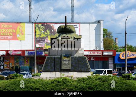 BILA TSERKVA, UKRAINE - MAI 15 : la vue sur le mémorial soviétique de guerre des chars T-34 dédié à la libération de la ville de Bila Tserkva des envahisseurs allemands dans la seconde guerre Banque D'Images