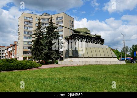 BILA TSERKVA, UKRAINE - MAI 15 : la vue sur le mémorial soviétique de guerre des chars T-34 dédié à la libération de la ville de Bila Tserkva des envahisseurs allemands dans la seconde guerre Banque D'Images