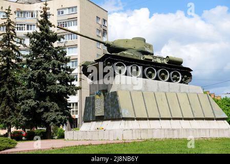 BILA TSERKVA, UKRAINE - MAI 15 : la vue sur le mémorial soviétique de guerre des chars T-34 dédié à la libération de la ville de Bila Tserkva des envahisseurs allemands dans la seconde guerre Banque D'Images