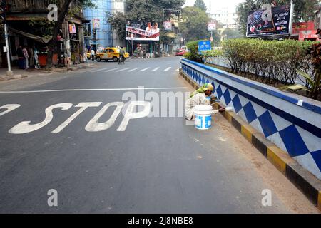 Rénovation et entretien la route principale de la ville de Joy Calcutta pour une ville propre. Banque D'Images