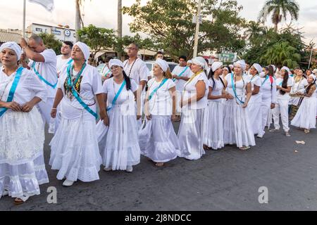 Aparecida de Goiás, Brésil – 15 mai 2022 : des personnes se sont rassemblées pour la procession des anciens Noirs dans la ville d'Aparecida de Goiânia. Banque D'Images