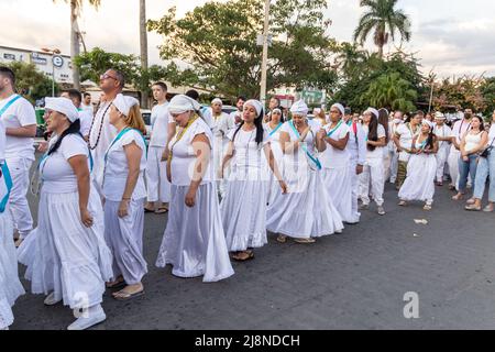 Aparecida de Goiás, Brésil – 15 mai 2022 : des personnes se sont rassemblées pour la procession des anciens Noirs dans la ville d'Aparecida de Goiânia. Banque D'Images