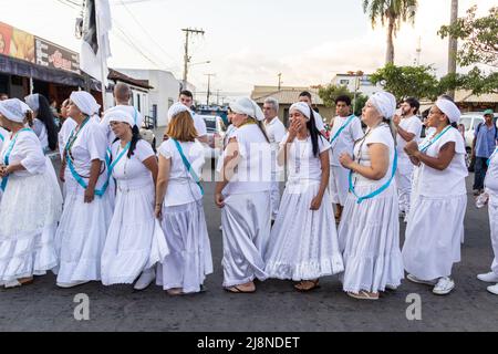 Aparecida de Goiás, Brésil – 15 mai 2022 : des personnes se sont rassemblées pour la procession des anciens Noirs dans la ville d'Aparecida de Goiânia. Banque D'Images