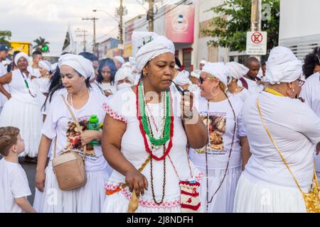 Aparecida de Goiás, Brésil – 15 mai 2022 : des personnes se sont rassemblées pour la procession des anciens Noirs dans la ville d'Aparecida de Goiânia. Banque D'Images