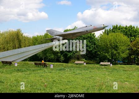 BILA TSERKVA, UKRAINE - MAI 15 : le point de vue sur le mémorial des avions de chasse et d'interception supersoniques MIG-21 dédié aux pilotes soviétiques qui libèrent de Banque D'Images