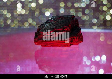 Tourmaline photographié avec la macro dans meilleur studio qualité et de haute résolution Banque D'Images