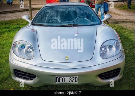 LERHAMN, SUÈDE - 01 MAI 2022 : la Ferrari 360 Modena, voiture de sport de première génération, lors d'un spectacle automobile italien près du château de Krapperup. Banque D'Images