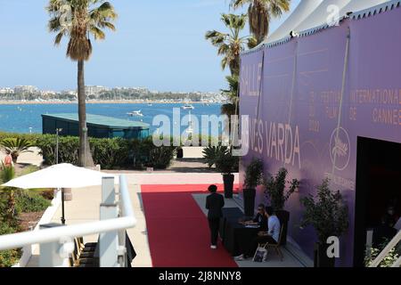 17 mai 2022, Cannes, Côte d'Azur, France: La salle du soixantième rebaptisée salle AgnÃ¨s Varda lors du Festival annuel 75th du film de Cannes (Credit image: © Mickael Chavet/ZUMA Press Wire) Banque D'Images