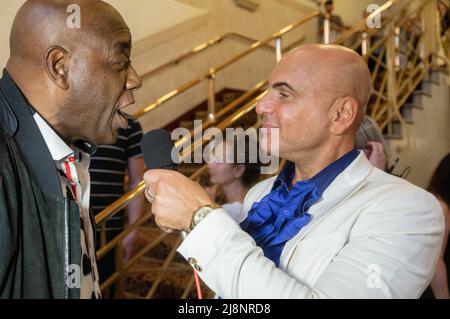 Londres, Royaume-Uni. 17th mai 2022. LA GRAISSE Ainsley Harriott revient sur la scène du West End avec style.Simon 'showbiz' brut sur le tapis rouge avec une liste d'invités à étoiles. Tracy-Ann Obermann et sa fille, Prue Leith, Christopher Biggins, Ainsley Harriott, JO O'Meara de la renommée du S Club-7 et Nina Wadia d'Eastenders. Crédit : Peter Hogan/Alay Live News Banque D'Images