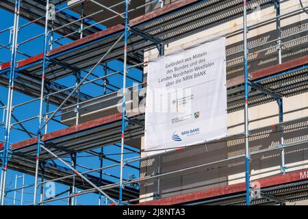 Construction de logements, nouvelle construction d'un complexe résidentiel, Shell, en partie déjà doté d'une isolation thermique, subventionné par des fonds fédéraux Banque D'Images