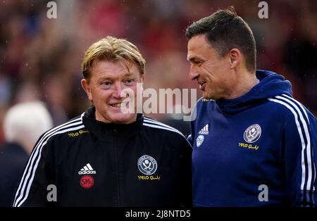 Paul Heckingbottom, directeur de Sheffield United (à droite) et Stuart McCall, assistant (à gauche), lors de la demi-finale du championnat Sky Bet, deuxième match de la City Ground, Nottingham. Date de la photo: Mardi 17 mai 2022. Banque D'Images