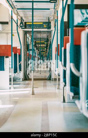 Perspective du métro à l'intérieur. Tramway public. Intérieur vide Banque D'Images