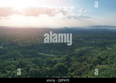 Magnifique paysage de vallée verte à Managua Nicaragua vue aérienne de drone Banque D'Images