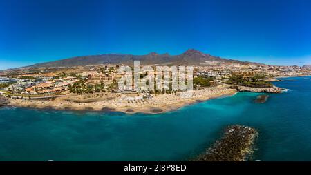 Plage de sable blanc El Duque et côte à Ténérife. Adeje côte île des Canaries, Espagne Banque D'Images