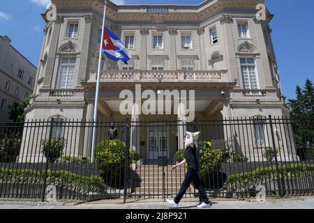 Vue générale de l'ambassade de la République de Cuba à Washington DC. Les États-Unis ont décidé de ne pas inclure Cuba au prochain IX Sommet des Amériques, qui se tiendra du 6 au 10 juin 2022 à Los Angeles. Banque D'Images