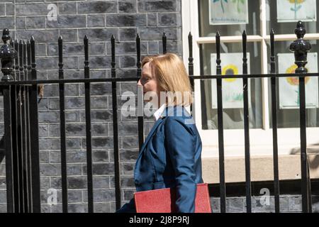 ROYAUME-UNI. 17th mai 2022. Liz Truss, secrétaire aux Affaires étrangères, quitte une réunion du cabinet au 10 Downing Street Londres. Les ministres du gouvernement du Royaume-Uni quittent la réunion hebdomadaire du cabinet au 10 Downing Street Londres. (Photo de Ian Davidson/SOPA Images/Sipa USA) crédit: SIPA USA/Alay Live News Banque D'Images